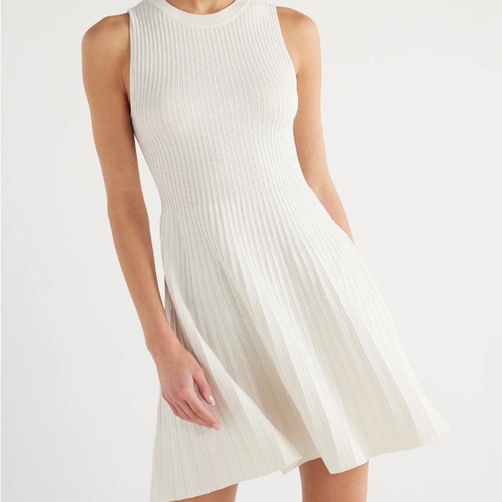Elegant White Sleeveless Dress